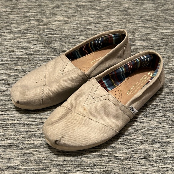 Toms Shoes - Toms Light Grey Slip Ons Size 6.5 Ladies